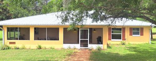 Little Ridge Ranch-East House Quiet Country Getaway-Pet Friendly! in Micanopy (FL)