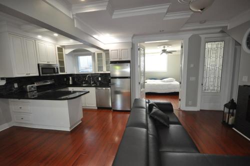 New Luxurious 3 Bedroom Kingsway Castle Suite in Burnaby (BC)