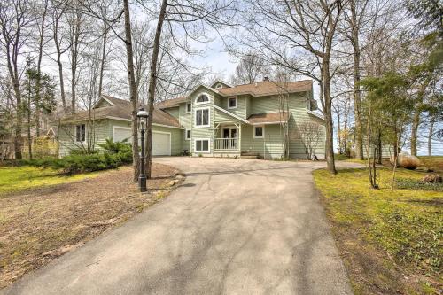 Gorgeous Charlevoix Home on Lake Michigan! - image 2