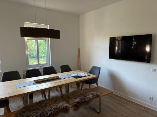 3 bedrooms, 7 beds