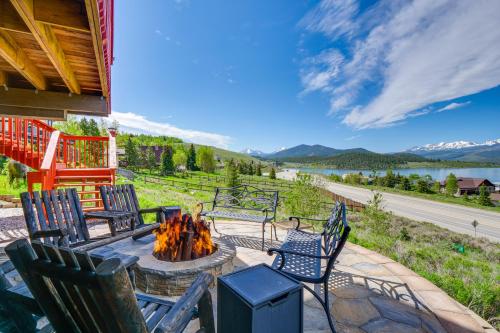 Summit County Ski Getaway with Hot Tub and Views!