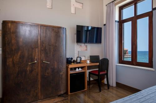 Superior Suite with Sea View image 10