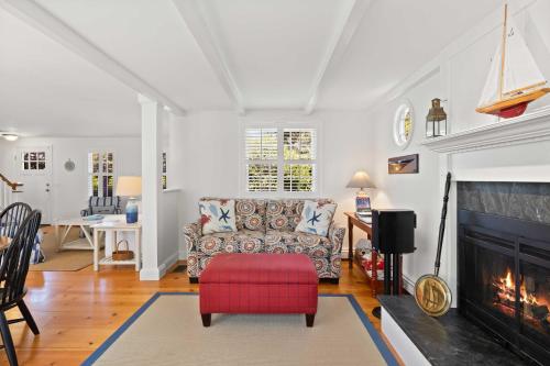 Charming Cottage with Deck - Walk to Skaket Beach! - image 13