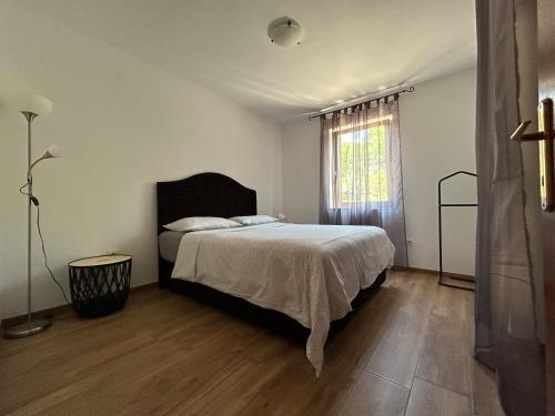 Apartment with Garden image 10