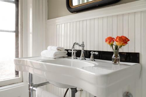 Rosemont Inn in Utica, USA