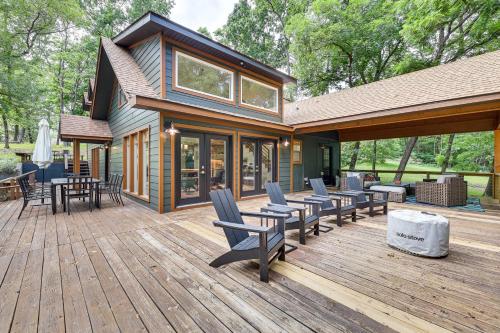 Pet-Friendly Garfield Cabin on Beaver Lake! in Garfield, USA