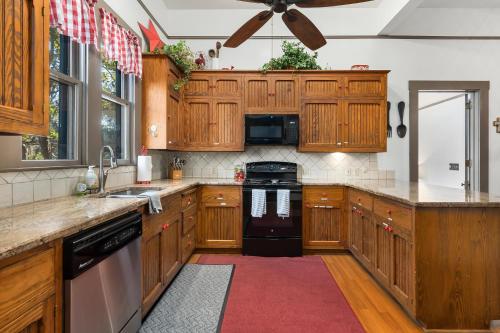 212 Orchard St in Fredericksburg, USA