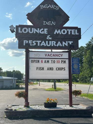 Bear's den Lounge and Motel