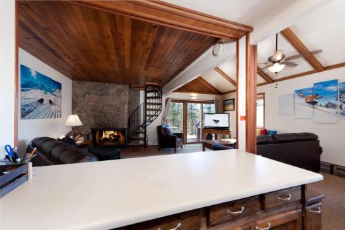 East Rim - Unit A24 - image 10