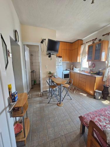 Spyros comfy and cool place