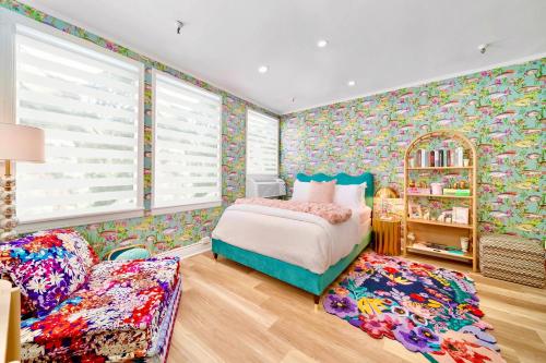 King Bed Mermaid suite - heart of Palm Beach, free parking included in Palm Beach, USA