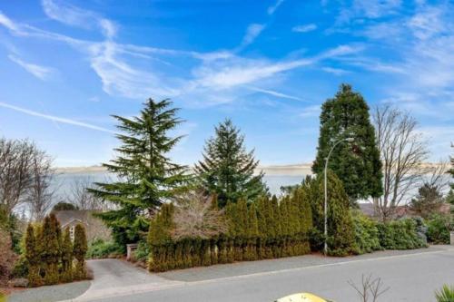 BlueBack BeachFront 2-Bedroom Private Apartment - Nanaimo