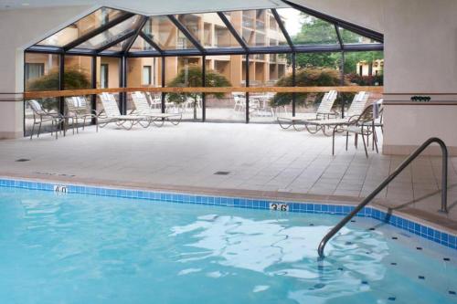 Pool, Courtyard by Marriott Lexington North near Transylvania University Inc