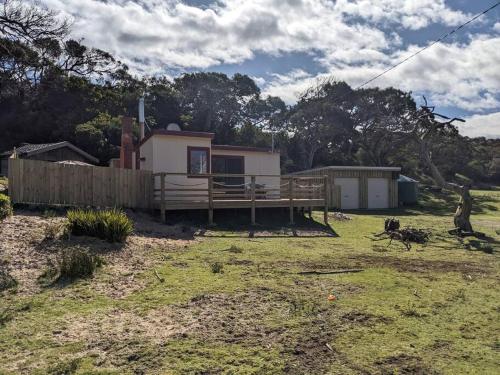 Salty Devil's Rest - Coastal Wilderness Shack