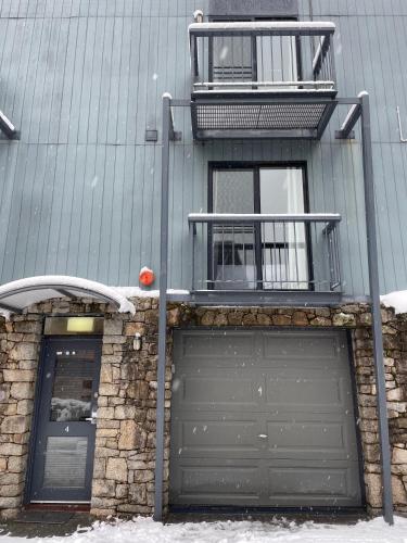 外部景觀, Walk to Slopes & Village, Stylish 2BR Thredbo Chalet with Garage in 鐵擂堡村