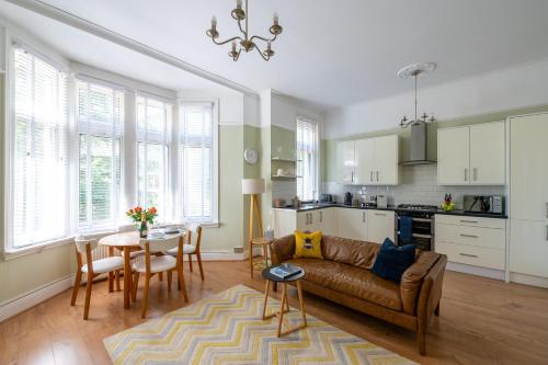 Stylish 2 Bedroom Apartment 10 Min Walk To Cardiff City With Dedicated Parking Space Stylish 2 Bedroom Apartment 10 Min Walk To Cardiff City With Dedicated Parking Space