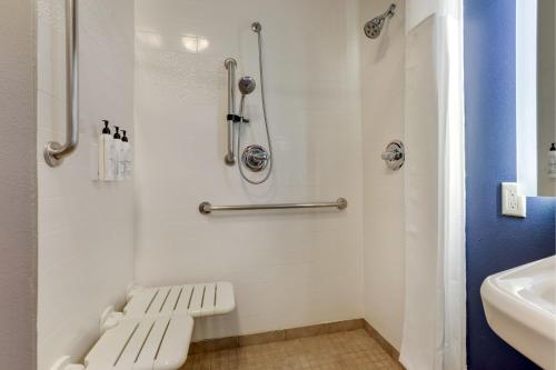 Fairfield Inn by Marriott Las Colinas - image 6