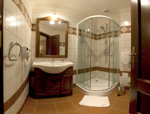 Superior Double Room with Sofa Bed image 6