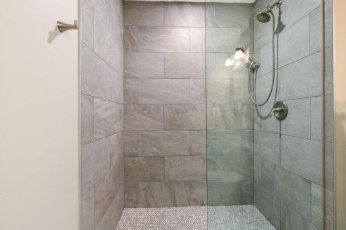 Spacious 4BR Condo Near French Quarter - 화장실