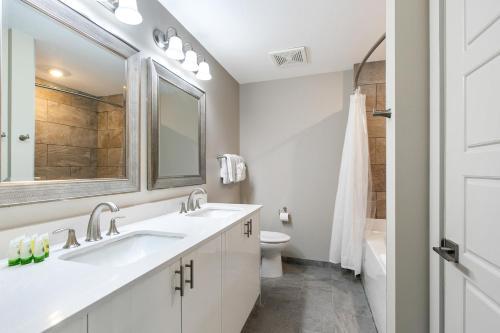 Spacious 4BR Condo Near French Quarter - 화장실