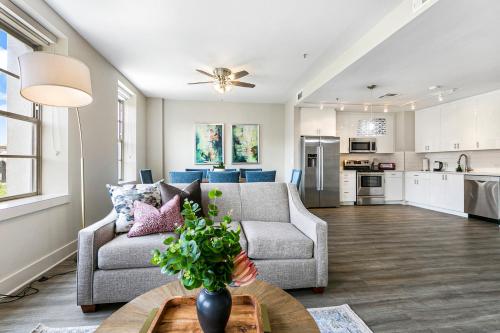 Spacious 4BR Condo Near French Quarter