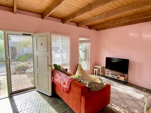 Bastion Abode ~ 900 meters from the beach!