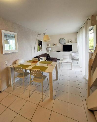 T2 avec espace nuit en mezzanine et 2 terrasses - Location saisonnière - Sète