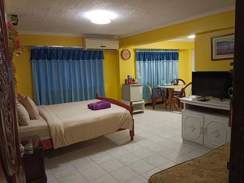 room detail thumbnail 2