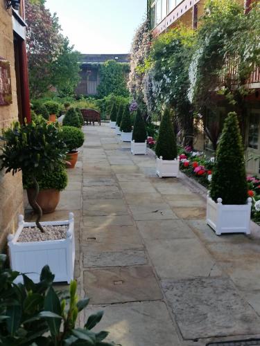 Garrison Hotel - image 11