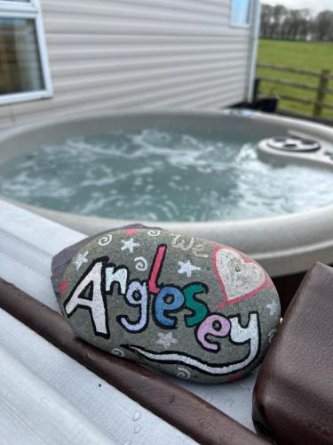 Pezsgőfürdő, Countryside 3-bedroom Static Caravan in Llannerch-y-Medd