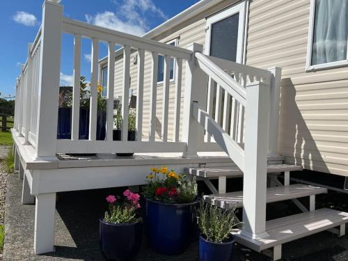Countryside 3-bedroom Static Caravan in Llannerch-y-Medd