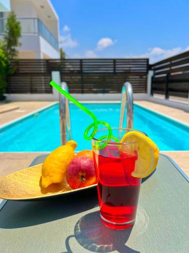 3 Bedroom Coral Bay Beach Seaview Villa I Private Pool, Peyia (Foto 4)