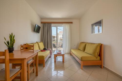 Castro Beach Hotel - image 10