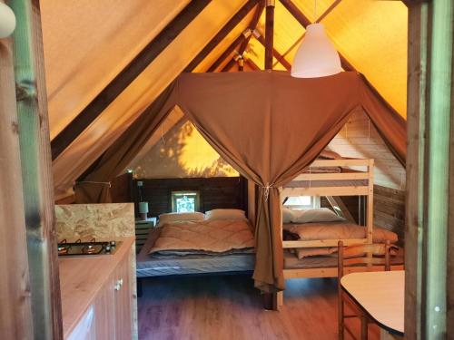 Camping des Drouilhèdes (Camping des Drouilhedes) in Peyremale