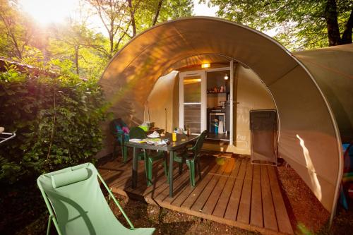 Camping des Drouilhèdes (Camping des Drouilhedes) in Peyremale