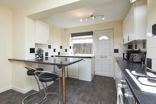 Comfortable 4-Bed House in Hucknall Nottingham