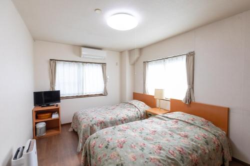 Standard Twin Room with Shared Bathroom