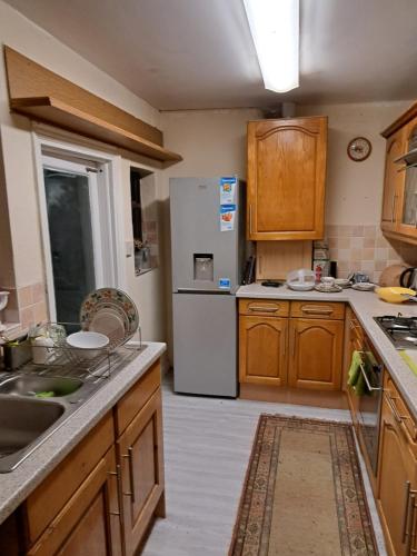 Single Bedroom available - Train station London Seven Kings - Blithbury Road