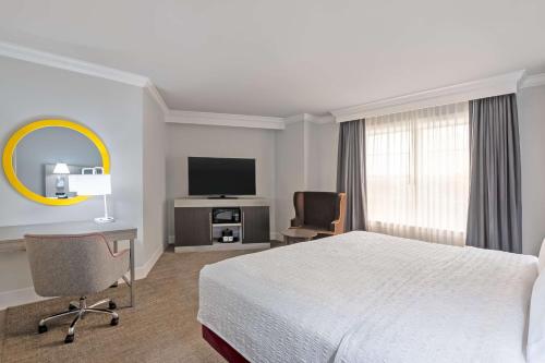 Hampton Inn & Suites Stamford - image 13