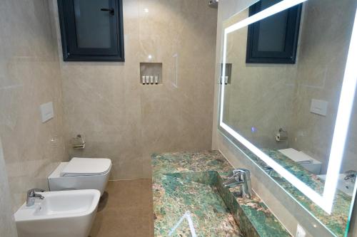 Deluxe Triple Room image 10