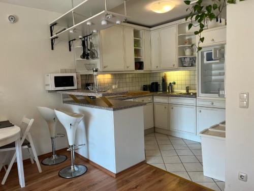 Kitchen, 2 Zi. Wohnung furs Wandern, Baden, Ski & die Wiesn in Wolfratshausen