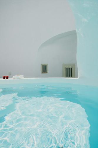 Villa Patitiri cave house with private pool in Megalochori Santorini