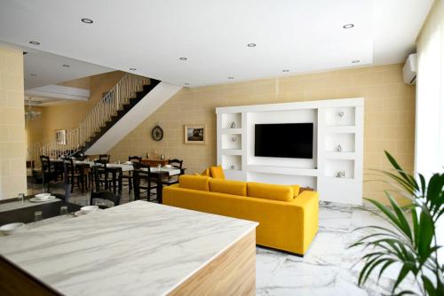 Azure W B&B 2