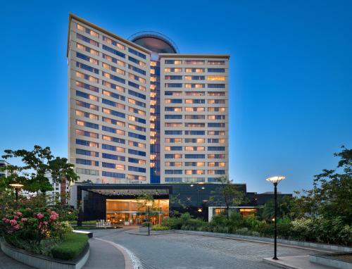 Entrance, Kochi Marriott Hotel in Kochi