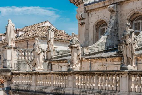 The Bassegli - Gozze Palace