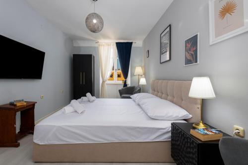 The Bassegli - Gozze Palace