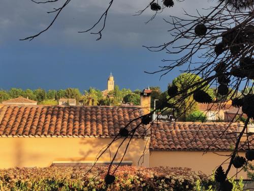 Maison entière avec jardin et piscine entre mer et montagne.