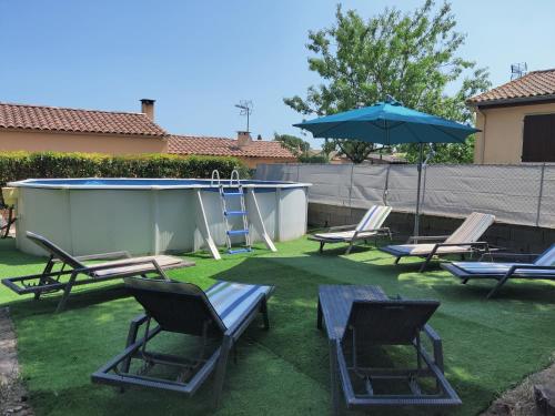 Maison entière avec jardin et piscine entre mer et montagne.