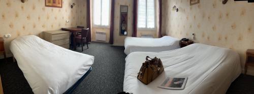 1 double bed, 2 twin beds