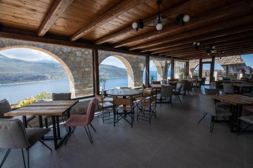Restorāns, Petra & Fos Boutique Hotel & Spa in Oitilo